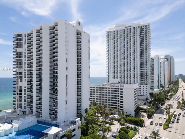 Building Photo - 16711 Collins Ave