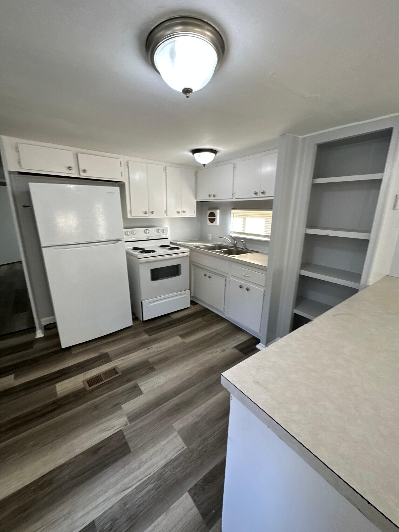 Building Photo - 7663 Bentwillow Dr