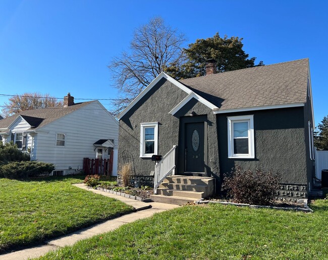 Building Photo - 2-Bedroom, 1-Bathroom Single Family Home