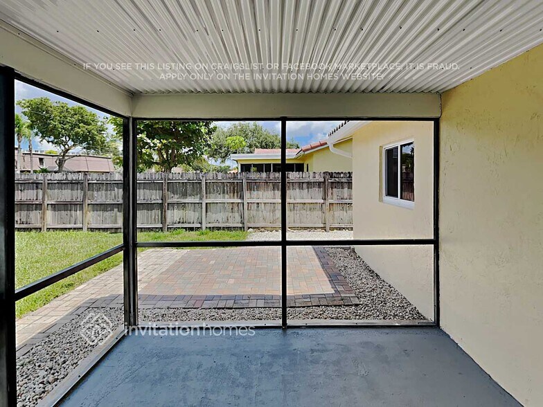 Building Photo - 2504 NW 98th Ln