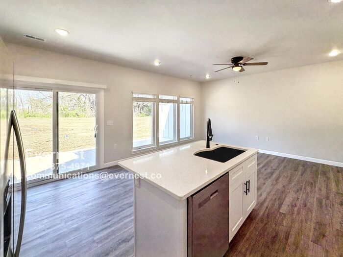 Building Photo - 351 A SE 70 Rd