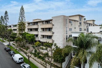 Building Photo - 11645 Montana Ave