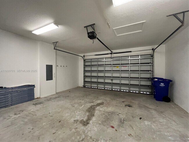 Building Photo - 9165 SW 36th Mnr