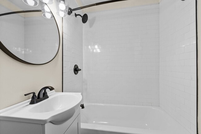 Building Photo - Spacious 1 Bedroom Duplex in Trinity Park, blocks from Duke! - Renovated & Pet Friendly