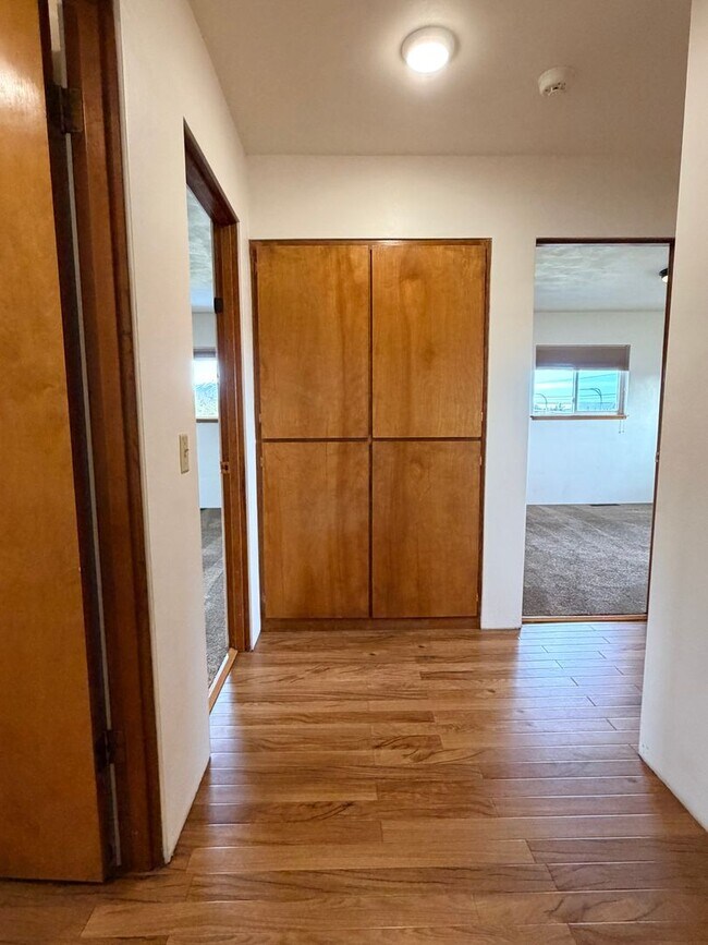 Building Photo - 1312 N Western Ave