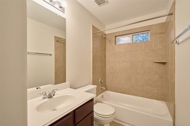 Building Photo - 12515 Lakeshore Dr