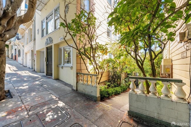 Building Photo - 1375 Sacramento St