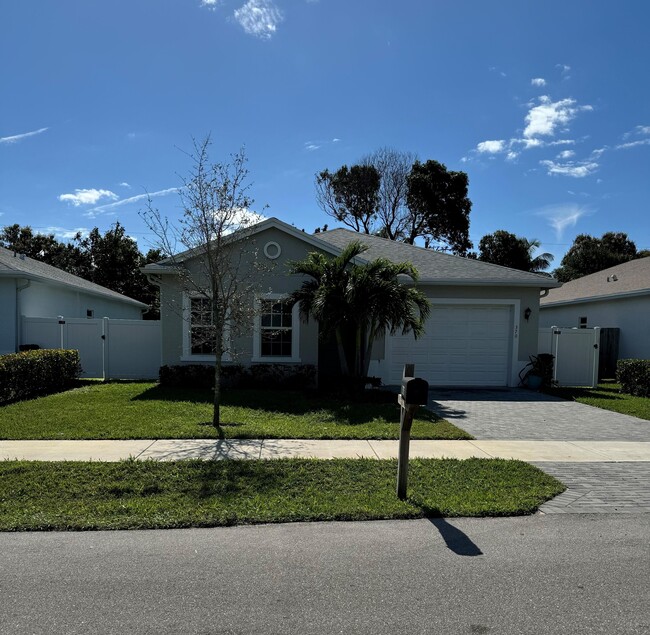 Primary Photo - 370 Reigle Ave