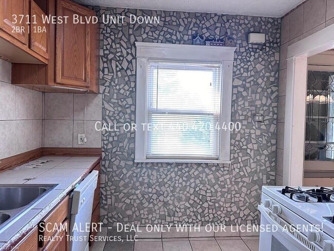 Building Photo - Comfy and cozy 2 bed 1 bath lower unit wit...