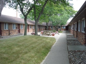 Building Photo - 1955 S Reynolds Rd