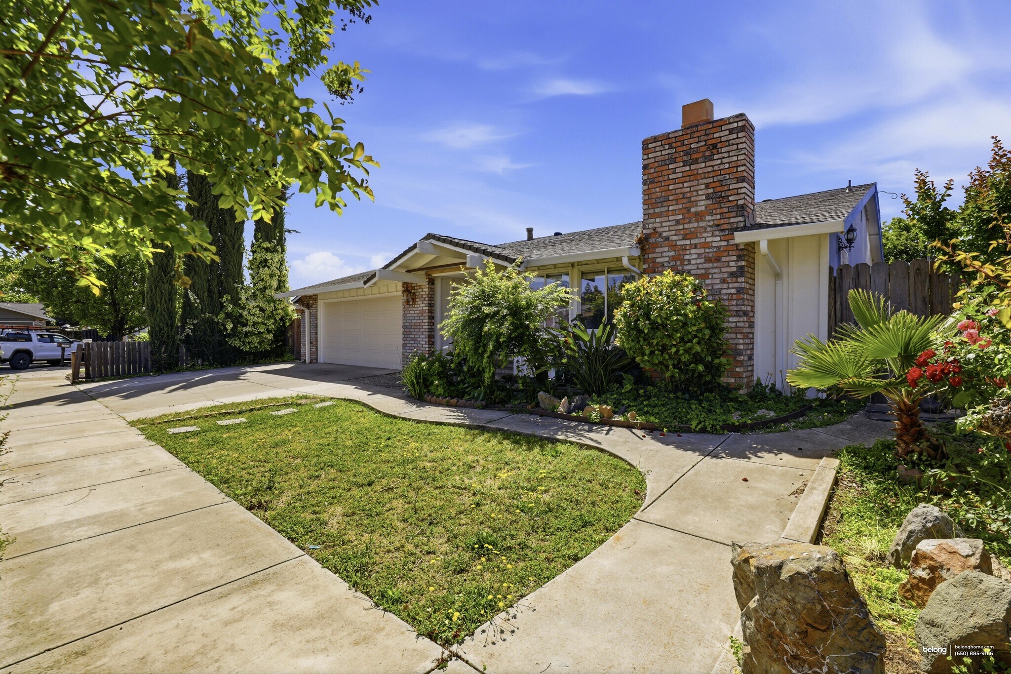 Building Photo - 1056 Hacienda Dr