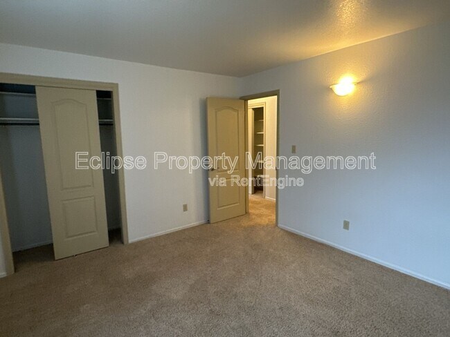 Building Photo - 637 Avalon Ct