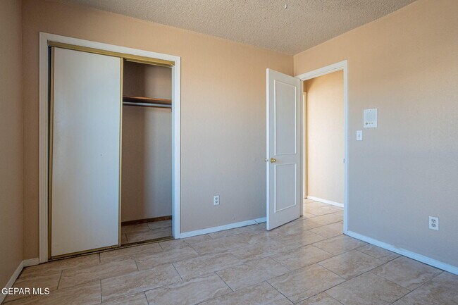 Building Photo - 11241 Beach Front Dr