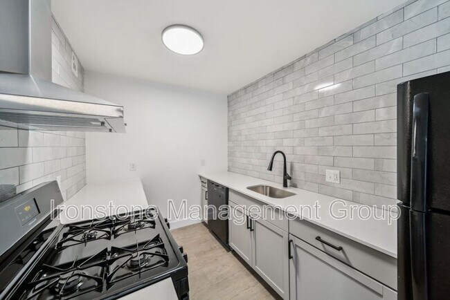 Primary Photo - 4525 E 31st St