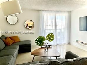 Building Photo - 1 br, 1 bath Condo - 2401 Collins Ave Apt ...