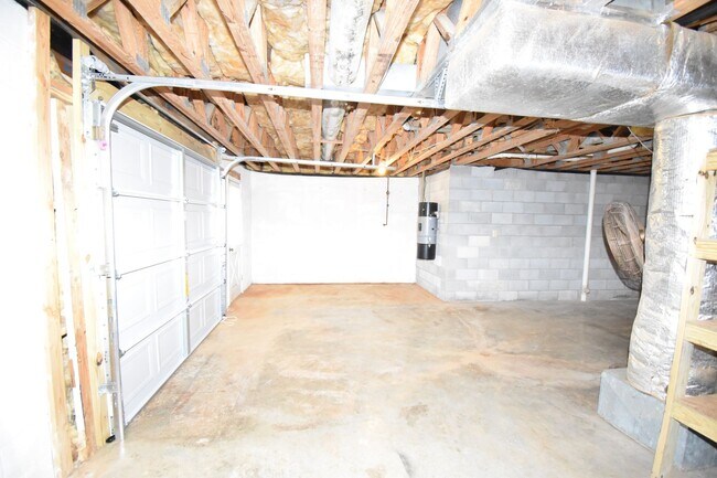Building Photo - 2 Bedroom Pet Friendly Home For Rent!