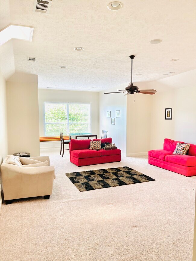 Upstairs Game Room - 112 McGraph Cv