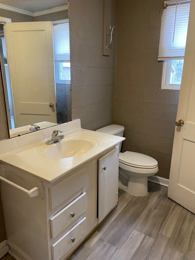Building Photo - 1364
