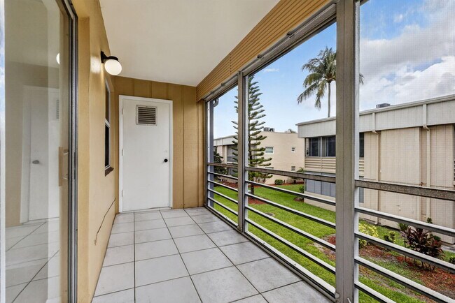 Building Photo - 40 Burgundy A