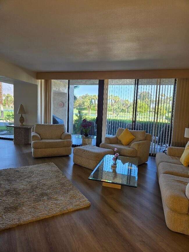 Building Photo - 910 Island Dr
