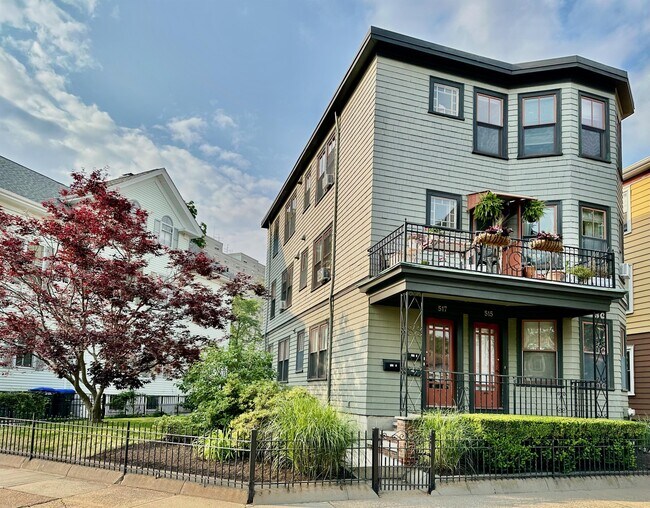 Building Photo - 515 Broadway