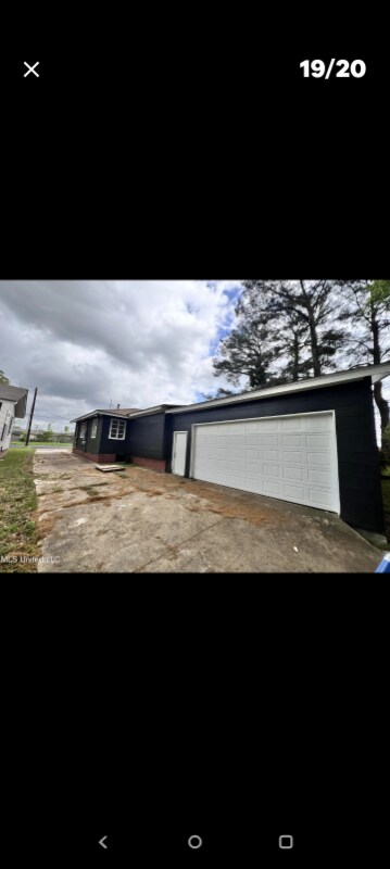 Building Photo - 1317 Fernwood Dr