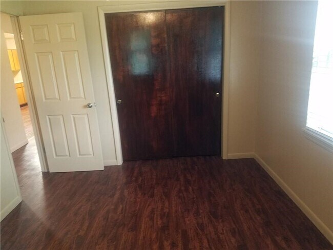 Building Photo - 598 N 40th St