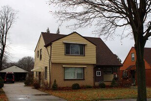 Building Photo - 3353 S 71st St