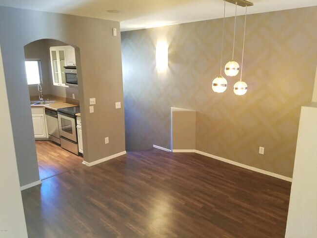 Building Photo - Stunning 2-bedroom 2 bath