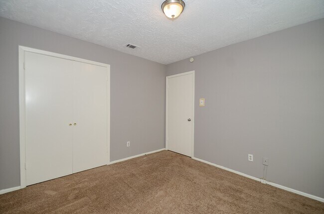 Building Photo - 8319 Bird Run Dr