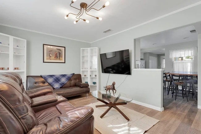 Building Photo - 227 Valle Vista Ave