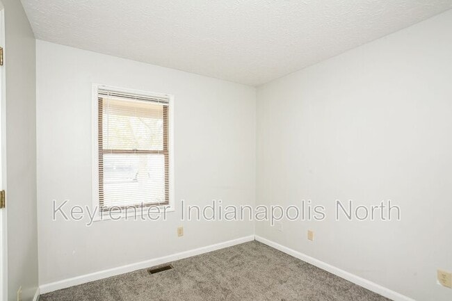 Building Photo - 140 N Cherry St