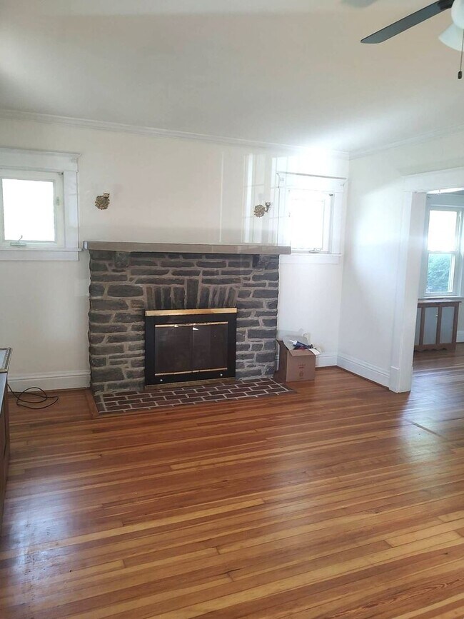 Building Photo - Incredible 3-Bedroom Detached Home in Bryn...