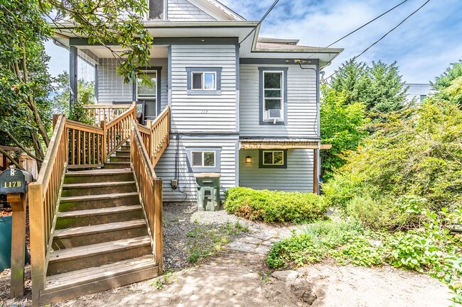 Building Photo - 2BR Apartment in Classic Capitol HIll Hous...