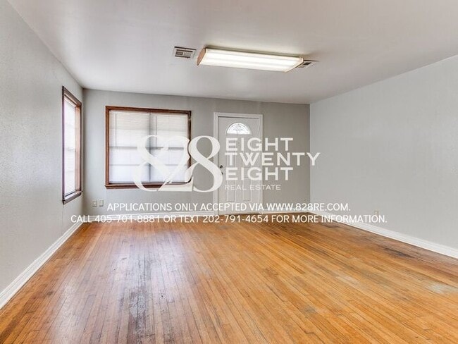 Building Photo - Cozy 2 Bed/1 Bath Single Family Brick Home...