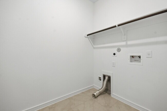 Building Photo - 8427 Bay Rdg Cir