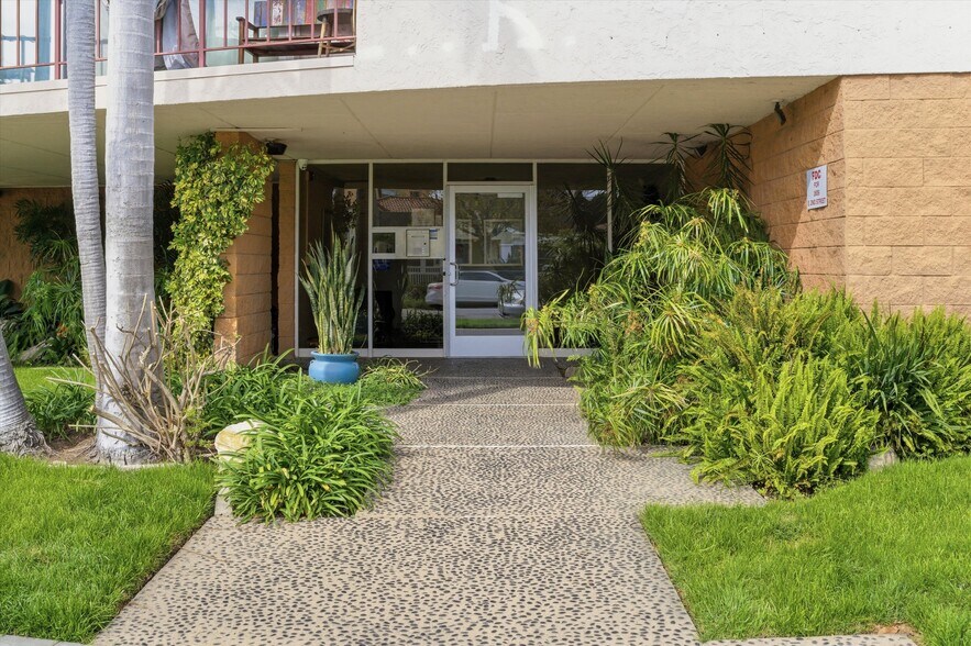 Building Photo - 3609 E 2nd St