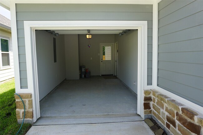 Building Photo - 11893 E Gate Dr