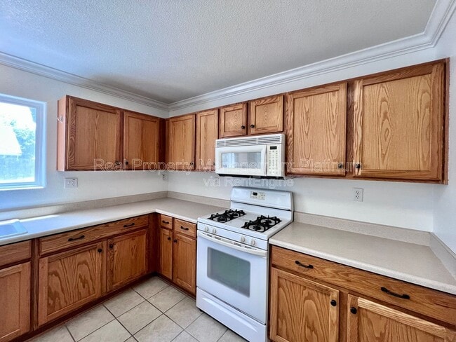 Building Photo - 6054 E Hampton Way