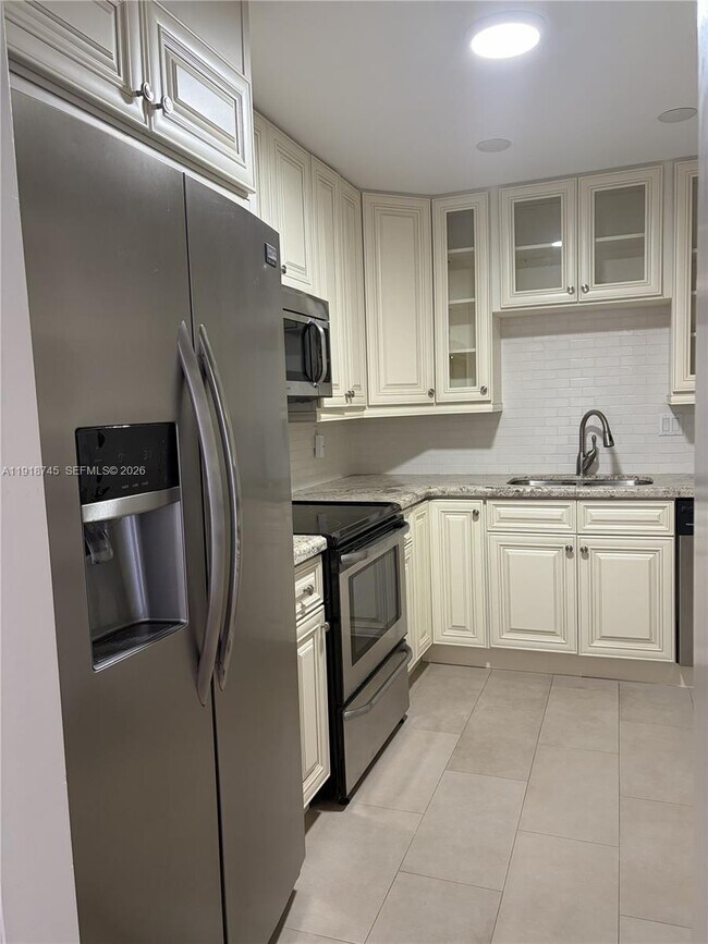 Building Photo - 625 Biltmore Way