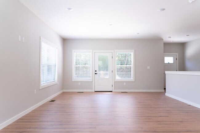 Building Photo - 406 Hideaway Ridge Cir