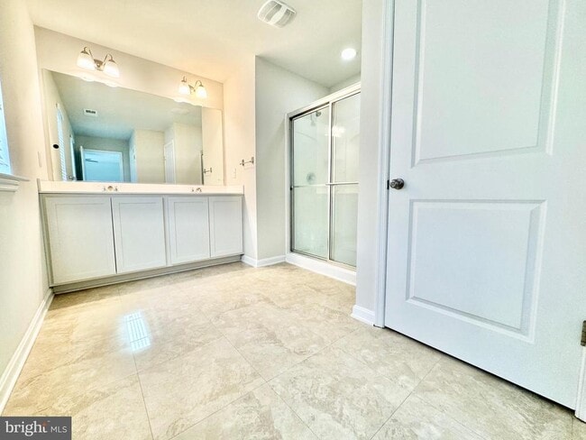 Building Photo - 122 S Marshview Terrace