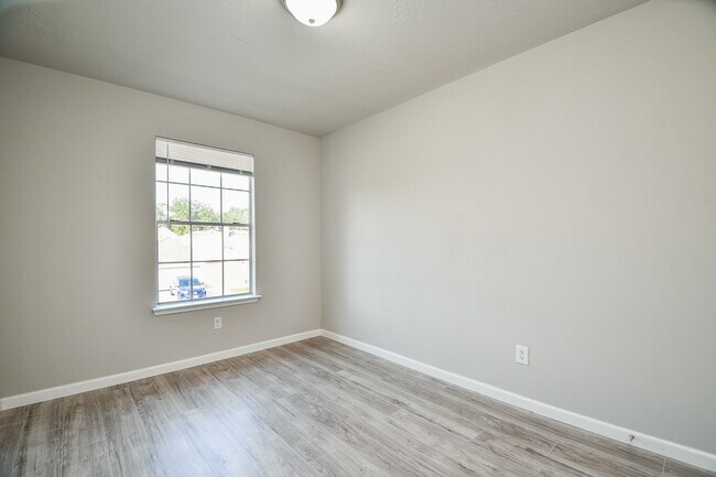 Building Photo - 11659 Evesborough Dr