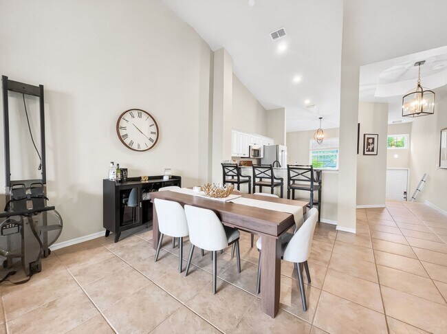 Building Photo - 2 Bed + Flex, 2 Bath Fully Furnished Annual Rental