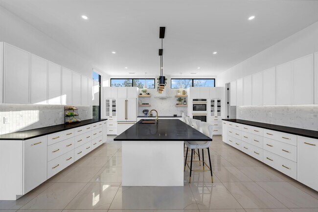 Building Photo - 207 Kites Ct