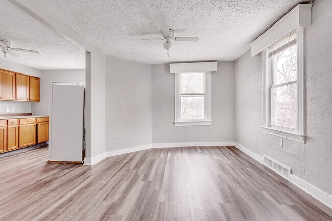 Building Photo - Newly Renovated 4 Bedroom Home in West Lib...
