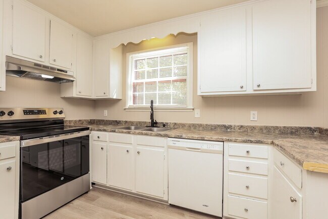 Building Photo - 3854 Valley Ridge Dr