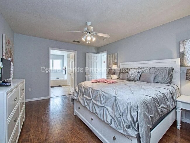 Building Photo - 2937 Sunset Vista Blvd