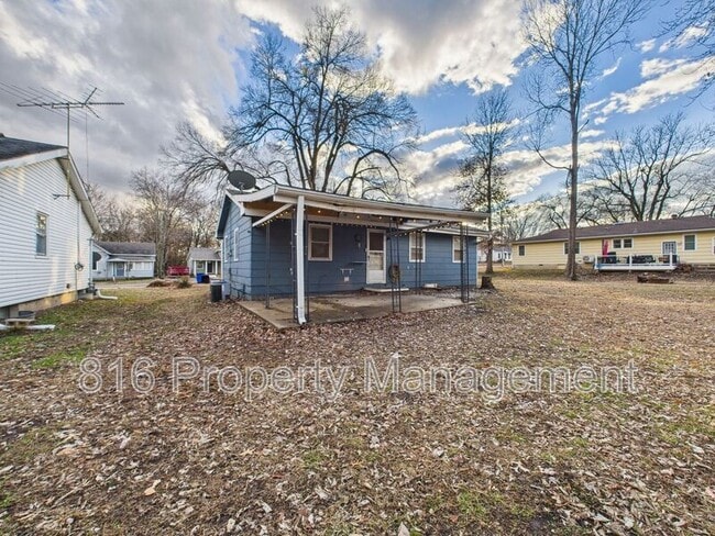 Building Photo - 405 E Culton St