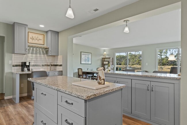 Building Photo - Marsh View Beaufort Home Available Now